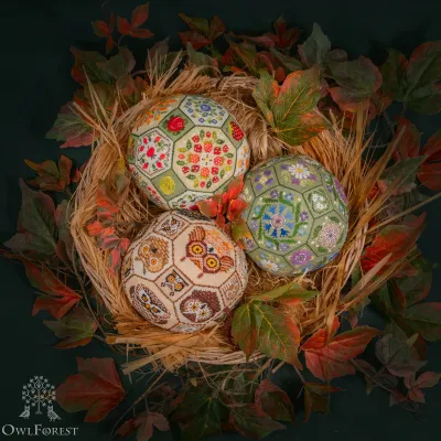 Booklet of the Embroidery Charts “Owl Quaker Ball”, “Berry Quaker Ball”, “Flower Quaker Ball”