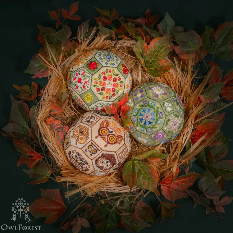 Booklet of the Embroidery Charts “Owl Quaker Ball”, “Berry Quaker Ball”, “Flower Quaker Ball”