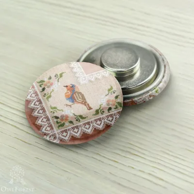 Magnet Needle Minder “Lace Framed Robin”
