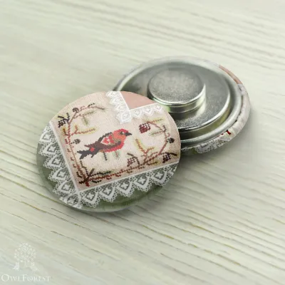 Magnet Needle Minder “Lace Framed Crossbill Bird”